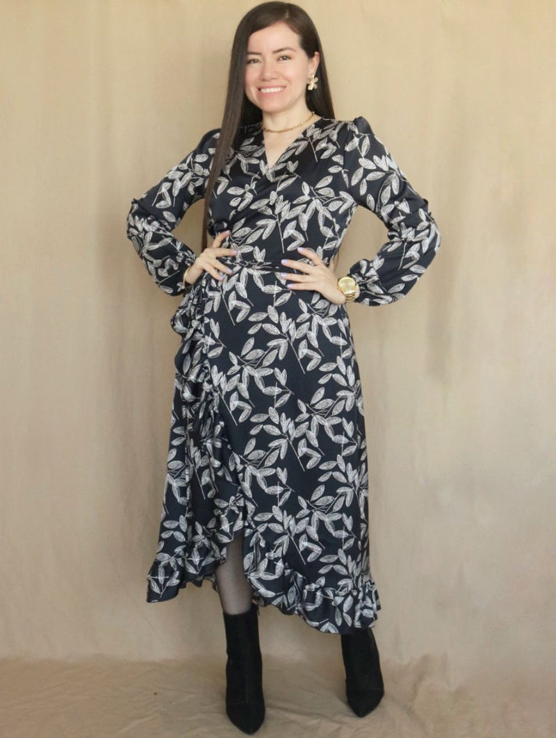 MAXIVESTIDO ENVOLVENTE CON VUELOS ESTAMPADO NEGRO